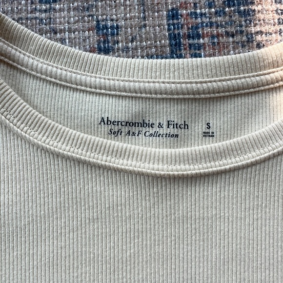 Abercrombie cream bodysuit. Size Small. Excellent condition. - Picture 2 of 4